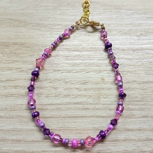 Pink-lila karkötő keleties hangulatban - ékszer - karkötő - gyöngyös karkötő - Meska.hu