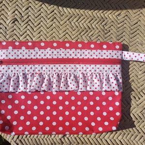 Piros pöttyös fodros neszesszer , Táska & Tok, Neszesszer, Varrás, MESKA