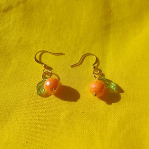Kis narancs levéllel - fülbevaló  - ékszer - fülbevaló - lógó fülbevaló - Meska.hu