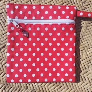 Piros pöttyös álló neszesszer  - Meska.hu