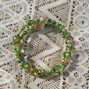 Zöld-arany memória karkötő  - ékszer - karkötő - memóriadrótos karkötő - Meska.hu