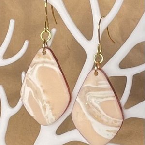 Bézs márványos csepp, Ékszer, Fülbevaló, Lógó fülbevaló, Ékszerkészítés, MESKA