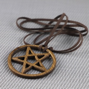 Hársfából faragott pentagram (UB) - Meska.hu