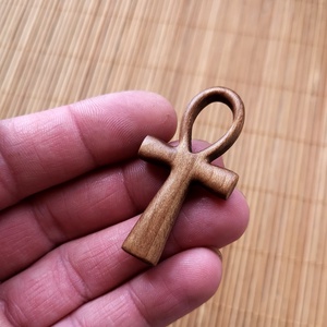 Hársfából faragott ankh kereszt - ékszer - nyaklánc - medálos nyaklánc - Meska.hu
