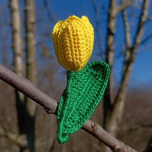 Sárga tulipán kitűző - ékszer - kitűző és bross - kitűző - Meska.hu