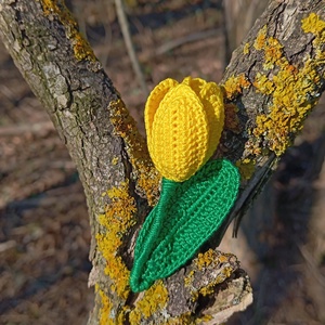Sárga tulipán kitűző, Ékszer, Kitűző és Bross, Kitűző, Horgolás, Varrás, MESKA
