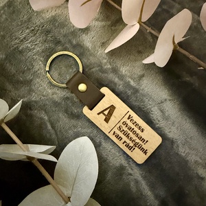 Személyre szabott fa kulcstartó - egy apró üzenet, ami minden úton elkísér - táska & tok - kulcstartó & táskadísz - kulcstartó - Meska.hu