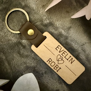 Személyre szabott páros fa kulcstartó - az összetartozás apró, mégis örök jele, Táska & Tok, Kulcstartó & Táskadísz, Kulcstartó, Famegmunkálás, Gravírozás, pirográfia, MESKA