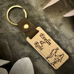 Személyre szabott fa kulcstartó - emlék az első közös otthonról - táska & tok - kulcstartó & táskadísz - kulcstartó - Meska.hu