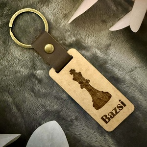 Sakkbábús egyedi fa kulcstartó névvel � Király, Királynő vagy 2 az 1-ben - táska & tok - kulcstartó & táskadísz - kulcstartó - Meska.hu