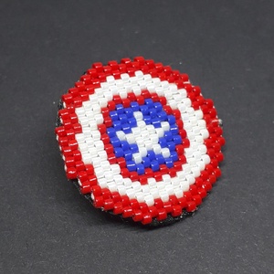 Apák napi Amerika kapitánya pajzs kitűző, Ékszer, Kitűző és Bross, Kitűző, Ékszerkészítés, Gyöngyfűzés, gyöngyhímzés, MESKA