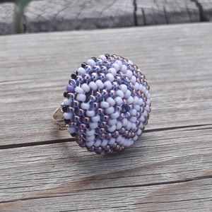Lila csillag mintás gyűrű - ékszer - gyűrű - gyöngyös gyűrű - Meska.hu