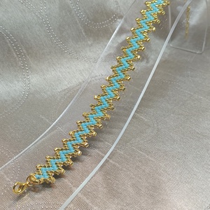 Türkiz arany ZigZag karkötő - ékszer - karkötő - gyöngyös karkötő - Meska.hu