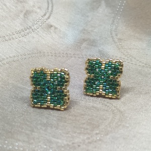 Lóhere gyöngyös fülbevaló, Arany-Zöld Miyuki gyöngyből - Meska.hu