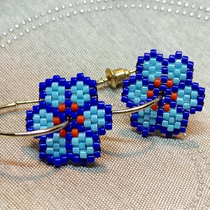 Nefelejcs, Ékszer, Fülbevaló, Lógó fülbevaló, Gyöngyfűzés, gyöngyhímzés, MESKA