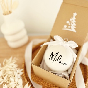 Névre szóló karácsonyi üveggömb - karácsony - karácsonyi lakásdekoráció - karácsonyfadíszek - Meska.hu