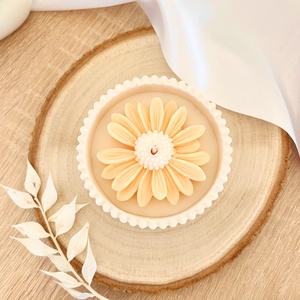 Margaréta díszítésű illatgyertya - otthon & életmód - gyertya, illat, aroma - gyertya - Meska.hu