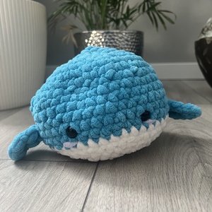 Új Egyedi 1db Kék/fehér horgolt zsenília blna, Játék & Sport, Plüssállat & Játékfigura, Más figura, Horgolás, MESKA