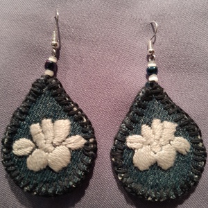 Kalocsai fehér virágos fülbevaló, Ékszer, Fülbevaló, Lógó fülbevaló, Hímzés, Varrás, MESKA