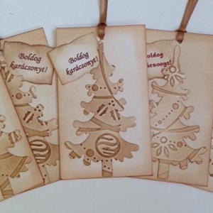 Tintázott karácsonyi ajándékkártya fenyőfával - felirattal - ajándékcsomagokhoz, kedves gondolatokhoz - egyedi termék, Karácsony, Karácsonyi ajándékozás, Karácsonyi képeslap, üdvözlőlap, ajándékkísérő, Papírművészet, MESKA