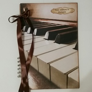 Zenekedvelőknek , zenetanároknak - album  - Zongorajáték - zongoraverseny - zeneiskolás - egyedi ajándék - örök emlék - otthon & életmód - papír, írószer - album & fotóalbum - Meska.hu