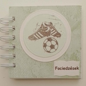 Labdarúgás - edzéstervek - mérkőzések - időpontok - jegyzetek - rendezvények - gólok -emlékmegőrző album-csoportajándék , Otthon & Életmód, Papír írószer, Album & Fotóalbum, Papírművészet, MESKA