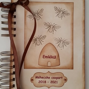 Méhes - mézes jegyzetek -napló -óvodai méhecske csoport - sárga-fekete - emlék - méhész-ajándék - életút - örök emlék  - otthon & életmód - papír, írószer - jegyzetfüzet & napló - Meska.hu
