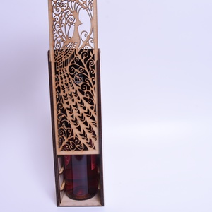 Egyedi gravírozott pávás bortartó - otthon & életmód - konyhafelszerelés, tálalás - italos kellékek - boros díszdoboz - Meska.hu