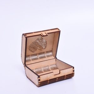 Gravírozott szívecskés doboz - otthon & életmód - dekoráció - asztal és polc dekoráció - díszdoboz - Meska.hu