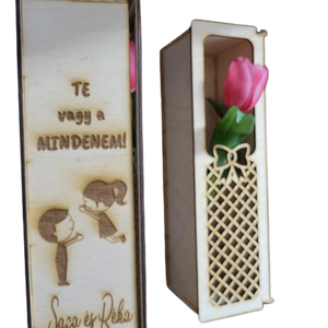 Virág gravírozott dobozban - otthon & életmód - dekoráció - asztal és polc dekoráció - díszdoboz - Meska.hu