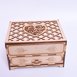 Gravírozott ékszerdoboz - otthon & életmód - dekoráció - asztal és polc dekoráció - díszdoboz - Meska.hu