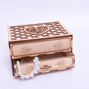 Gravírozott ékszerdoboz - otthon & életmód - dekoráció - asztal és polc dekoráció - díszdoboz - Meska.hu