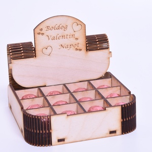 Gravírozott bonbonos doboz - otthon & életmód - dekoráció - asztal és polc dekoráció - díszdoboz - Meska.hu