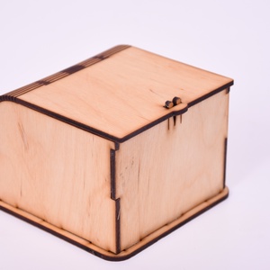 Gravírozott fa kis doboz, Otthon & Életmód, Dekoráció, Asztal és polc dekoráció, Díszdoboz, Gravírozás, pirográfia, MESKA