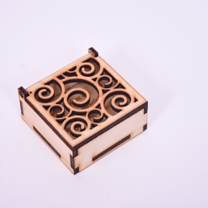 Gravírozott fa kis doboz, Otthon & Életmód, Dekoráció, Asztal és polc dekoráció, Díszdoboz, Gravírozás, pirográfia, MESKA