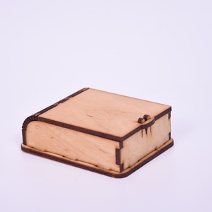 Gravírozott fa kis doboz, Otthon & Életmód, Dekoráció, Asztal és polc dekoráció, Díszdoboz, Gravírozás, pirográfia, MESKA