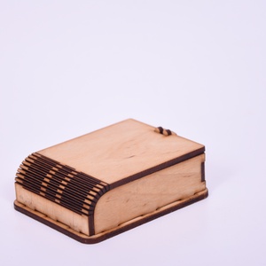 Gravírozott fa kis doboz - otthon & életmód - dekoráció - asztal és polc dekoráció - díszdoboz - Meska.hu