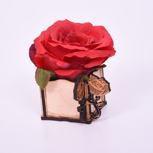 Örök rózsa gravírozott fa dobozban - Meska.hu
