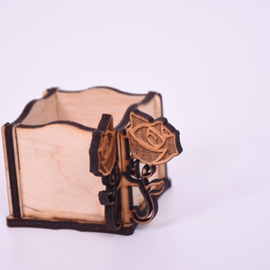 Örök rózsa gravírozott fa dobozban - otthon & életmód - dekoráció - asztal és polc dekoráció - díszdoboz - Meska.hu