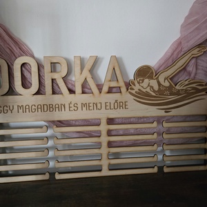 Gravírozott éremtartó � névvel - otthon & életmód - dekoráció - fali és függő dekoráció - éremtartó - Meska.hu