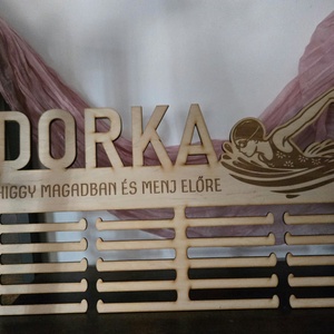 Gravírozott éremtartó � névvel - otthon & életmód - dekoráció - fali és függő dekoráció - éremtartó - Meska.hu