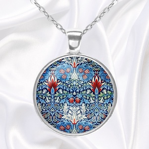 Kék-piros üveglencsés medál William Morris-mintával - ékszer - nyaklánc - medálos nyaklánc - Meska.hu