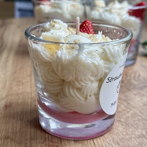 Strawberry Kiss - kézműves Valentin-napi szójagyertya - otthon & életmód - gyertya, illat, aroma - gyertya - Meska.hu