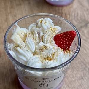 Strawberry Kiss - kézműves Valentin-napi szójagyertya - otthon & életmód - gyertya, illat, aroma - gyertya - Meska.hu