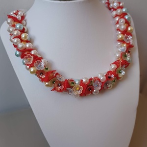 Gyöngyök csipkeágyon - ékszer - nyaklánc - gyöngyös nyaklánc - Meska.hu