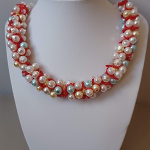 Gyöngyök csipkeágyon - ékszer - nyaklánc - gyöngyös nyaklánc - Meska.hu