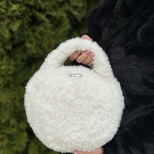 Szőrmés kerek táska - táska & tok - kézitáska & válltáska - alkalmi táska - Meska.hu