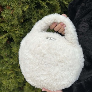 Szőrmés kerek táska - Meska.hu