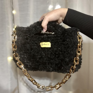 Horgolt szőrmés táska - táska & tok - kézitáska & válltáska - alkalmi táska - Meska.hu