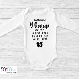 Jöttömre 9 hónap múltán - baba érkezést bejelentő body - Meska.hu